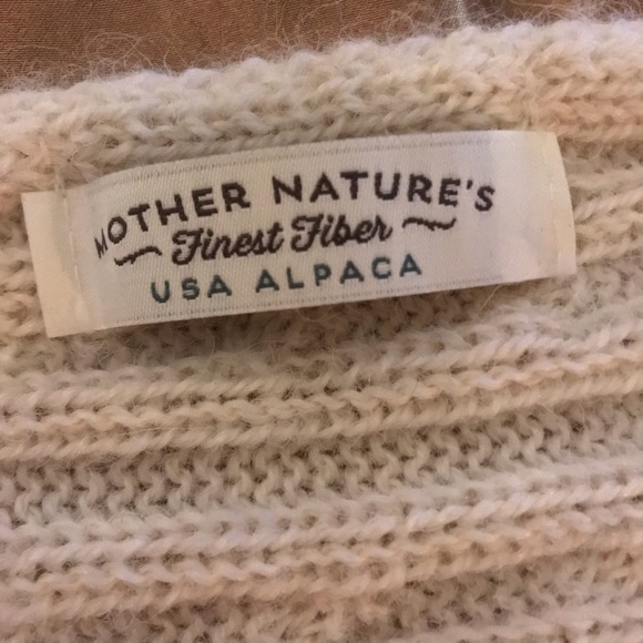 New Alpaca Wool Cable Knit V-Neck Sweater Poncho - Picture 7 of 9